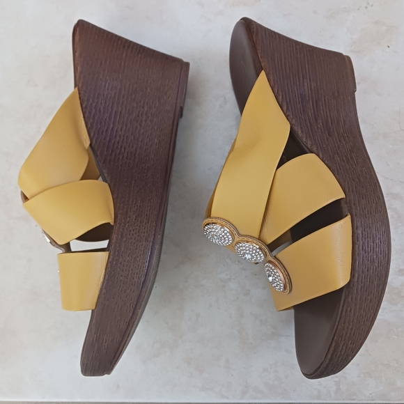 Italian Shoemakers Yellow Wedge Sandals – Size 6M, Made in Italy, Rhinestone Det - Picture 6 of 10